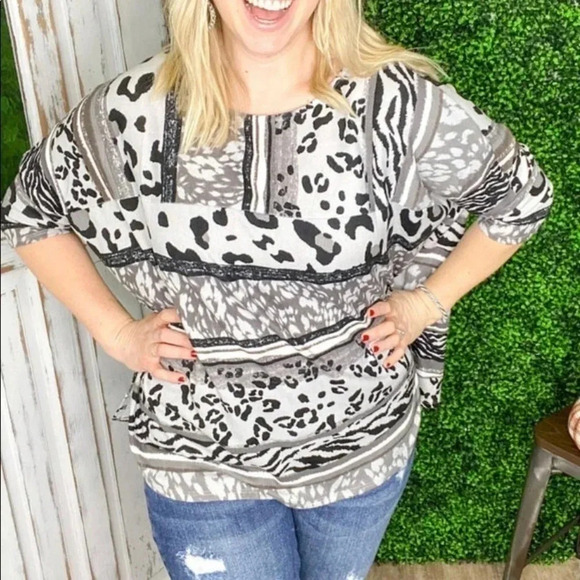 💋WOMEN’S HONEY ME SMALL ANIMAL PRINT BLOUSE W/ DOLMAN SHORT SLEEVE SIZE SMALL‎ - Picture 1 of 10